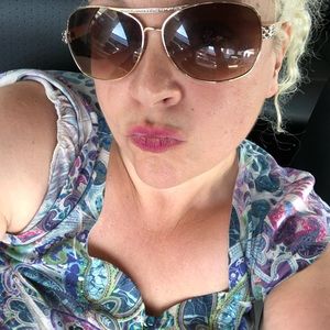 Meet your Posher, Clarissa